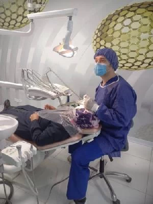 الدكتور رزاق احمدپور صور العيادة و موقع العمل1